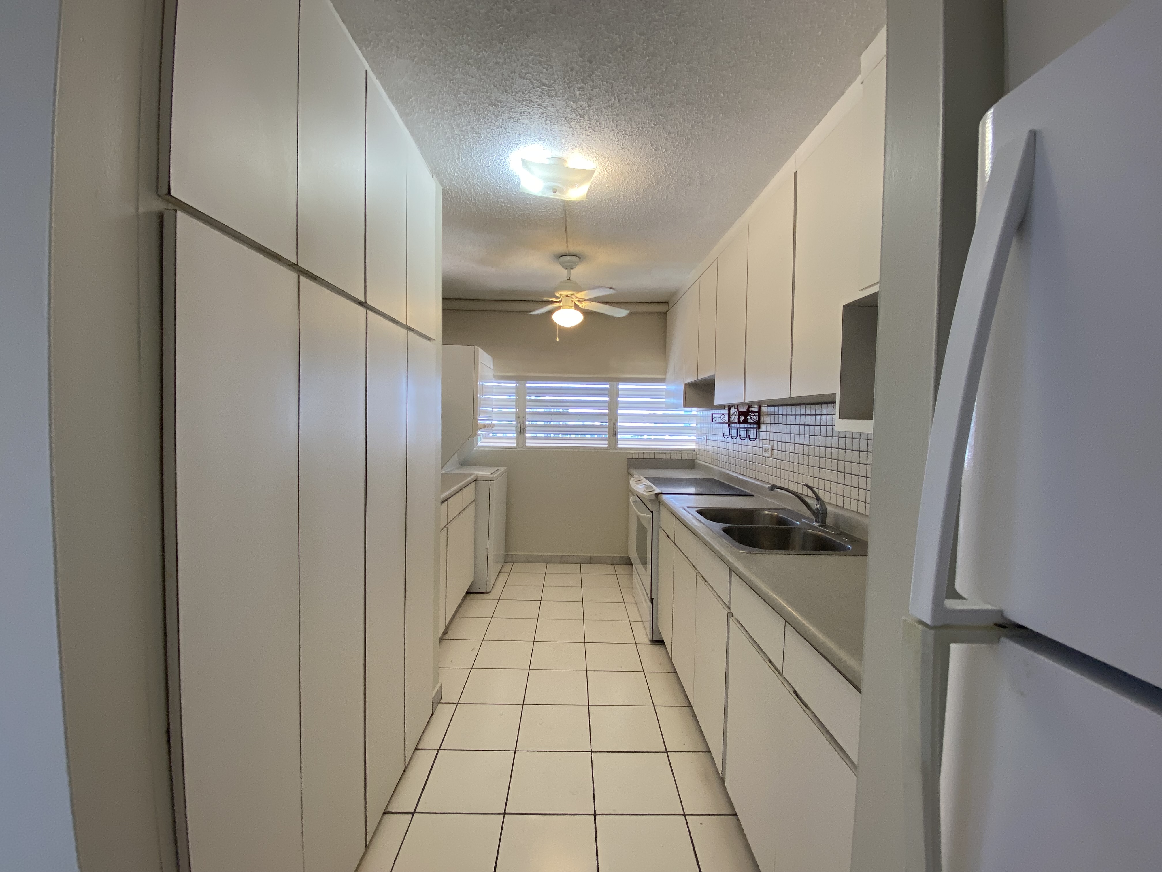 Kitchen w/ stacked washer & dryer