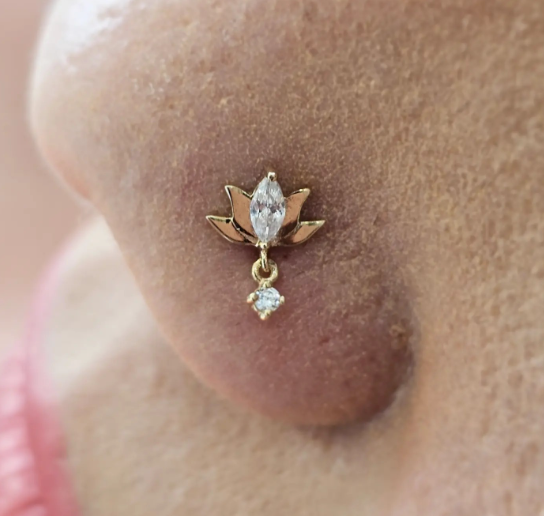Lotus w charm 14k
